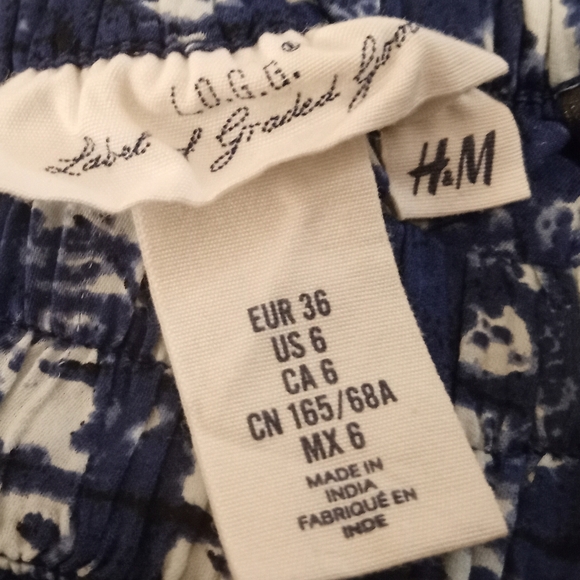 H&M Blue and White Flare Boho Print Mini Skirt Sz 6 - Picture 2 of 6